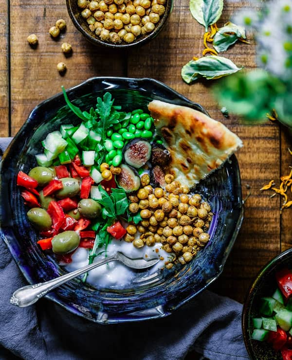 photo of a bowl of vegetables, healthy foods to eat while pregnant